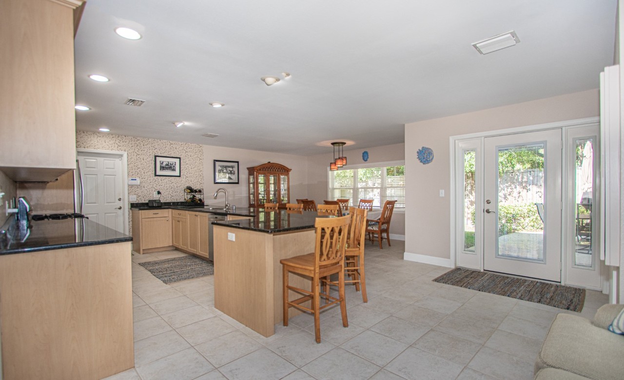 7864 15th Way N - Photo 4 of 20