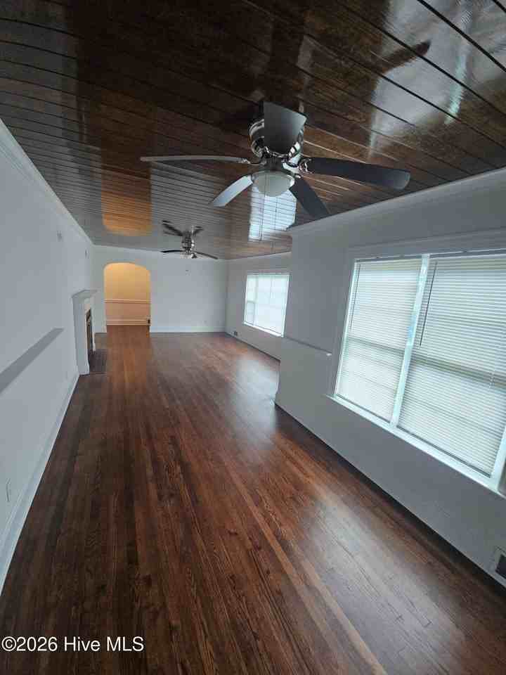 301 S Oak St - Photo 2 of 19