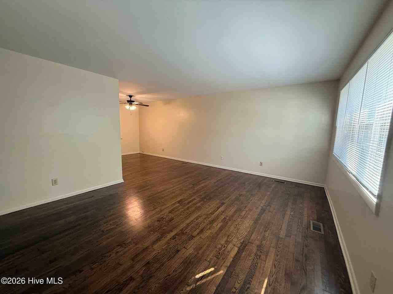 602 Maple St - Photo 3 of 8