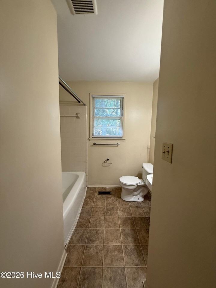 602 Maple St - Photo 7 of 8