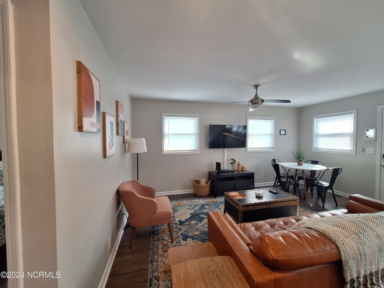 1001 Campbell St - Photo 3 of 10