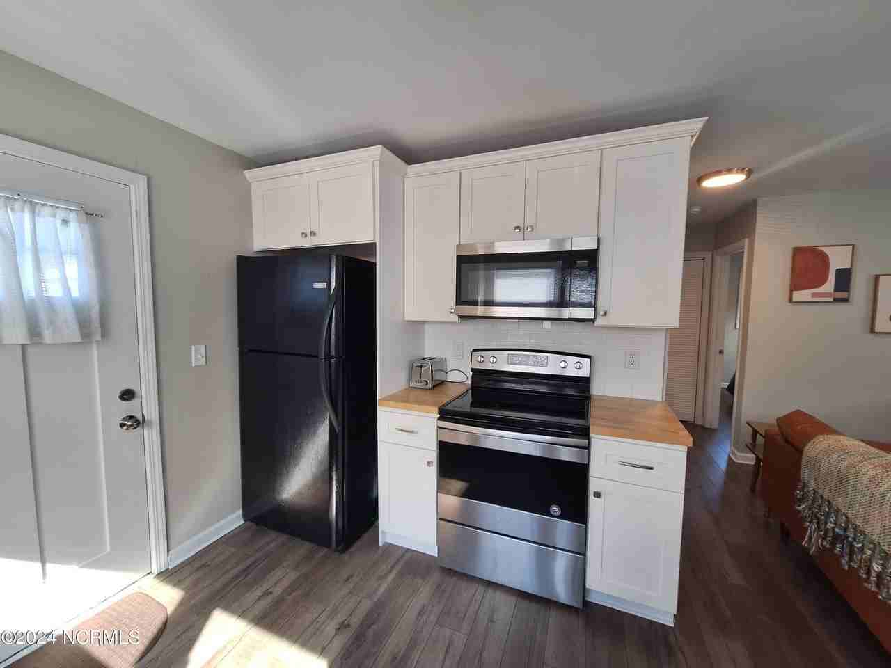 1001 Campbell St - Photo 4 of 10