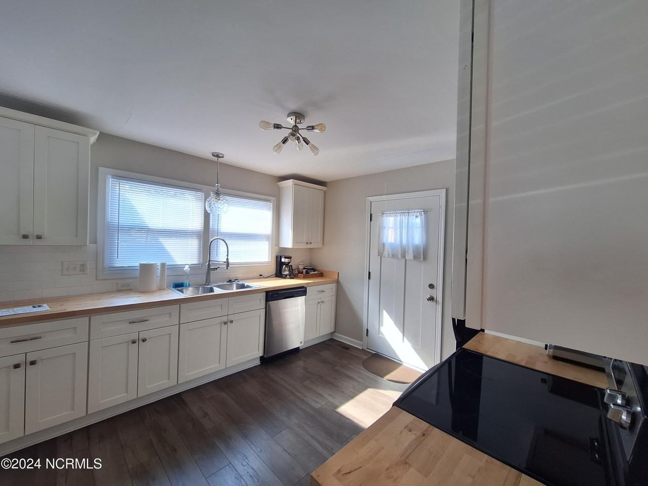 1001 Campbell St - Photo 5 of 10