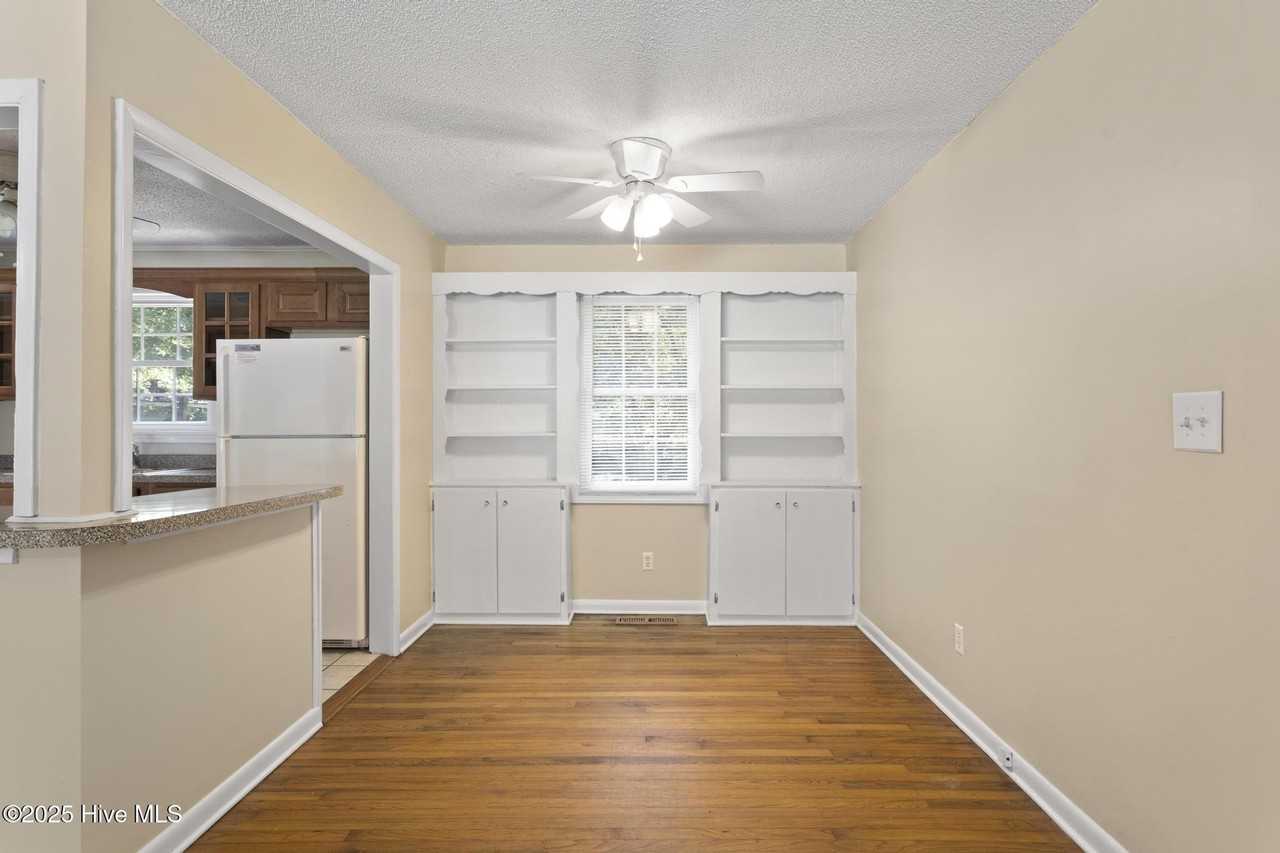404 Dogwood Ln - Photo 4 of 20