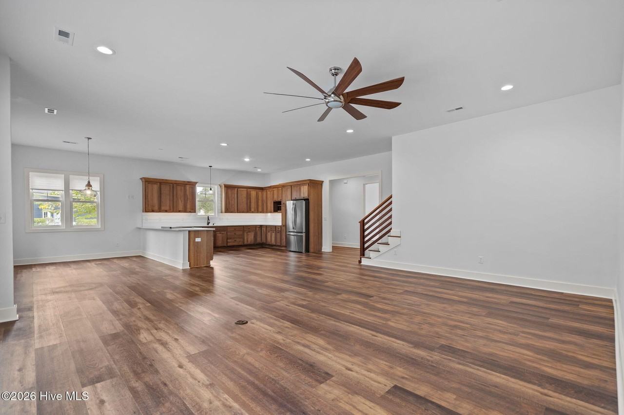 316 E Rolling Meadows Rd - Photo 3 of 19