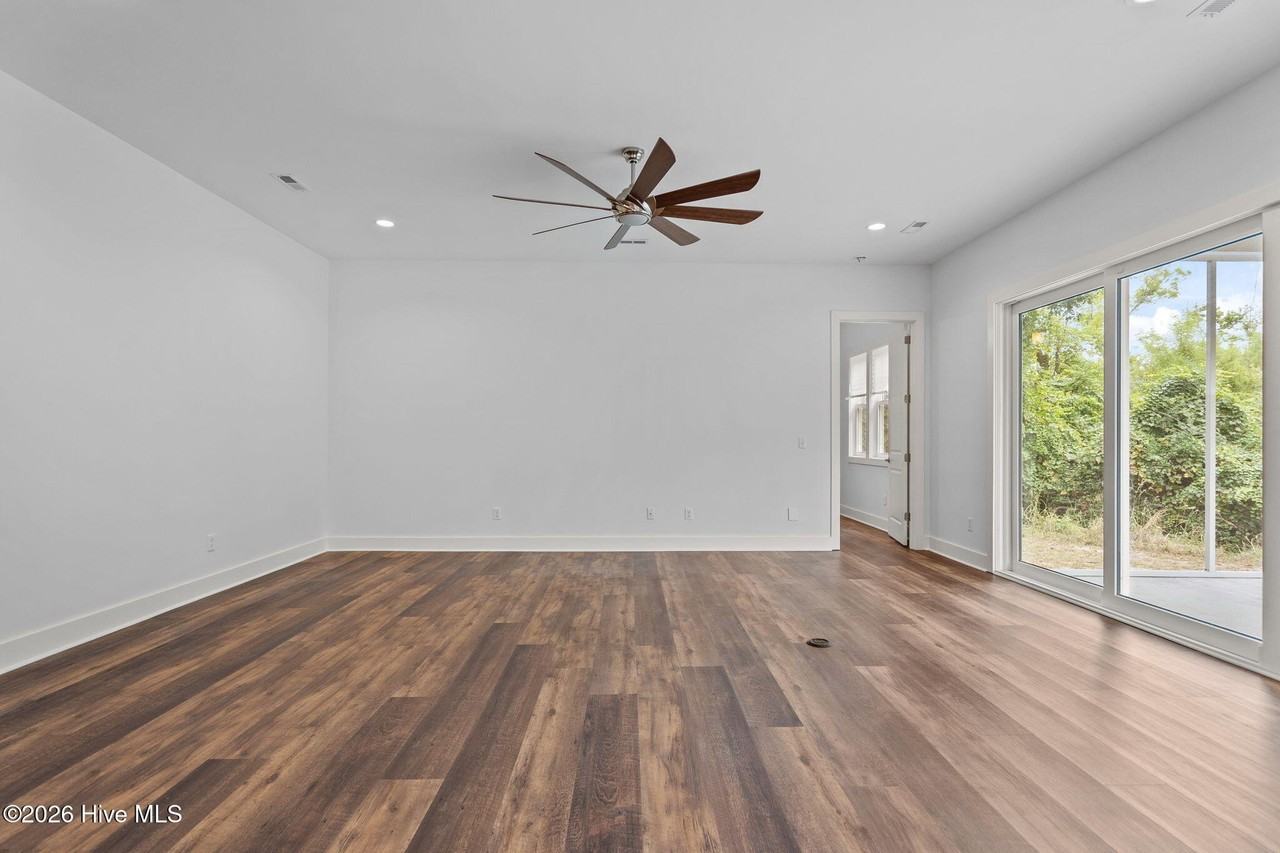 316 E Rolling Meadows Rd - Photo 7 of 19