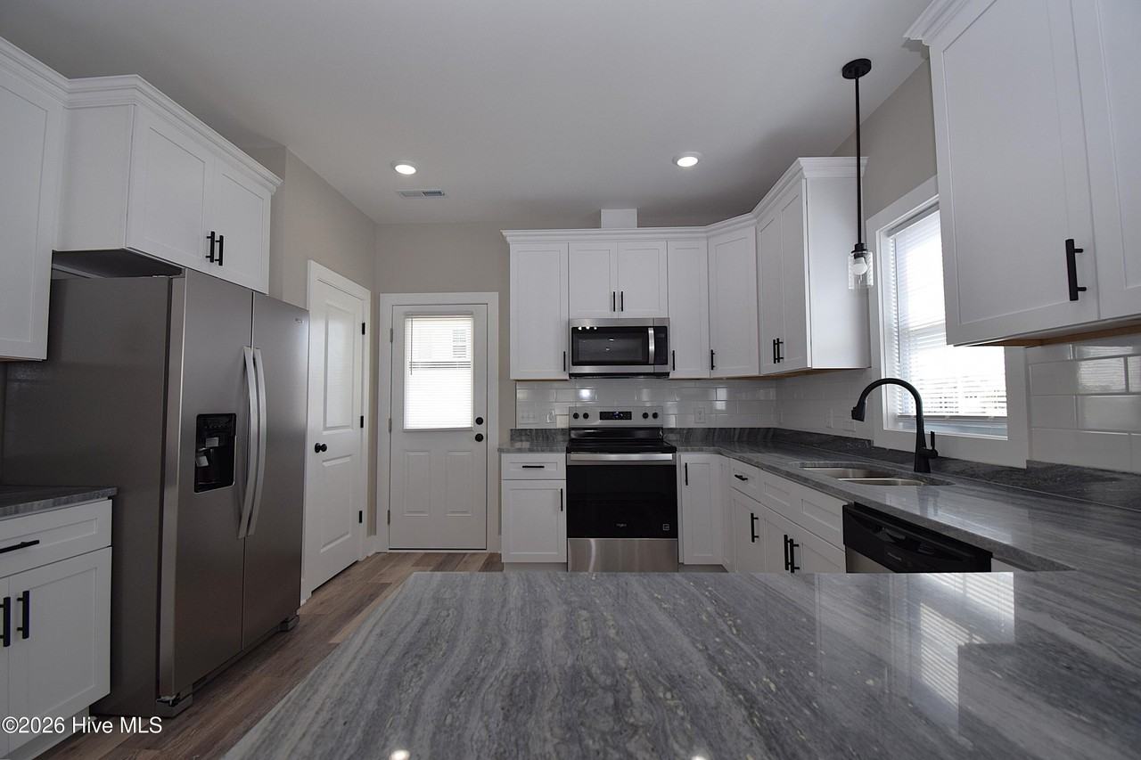 621 Abigail Taylor Dr #B - Photo 6 of 25