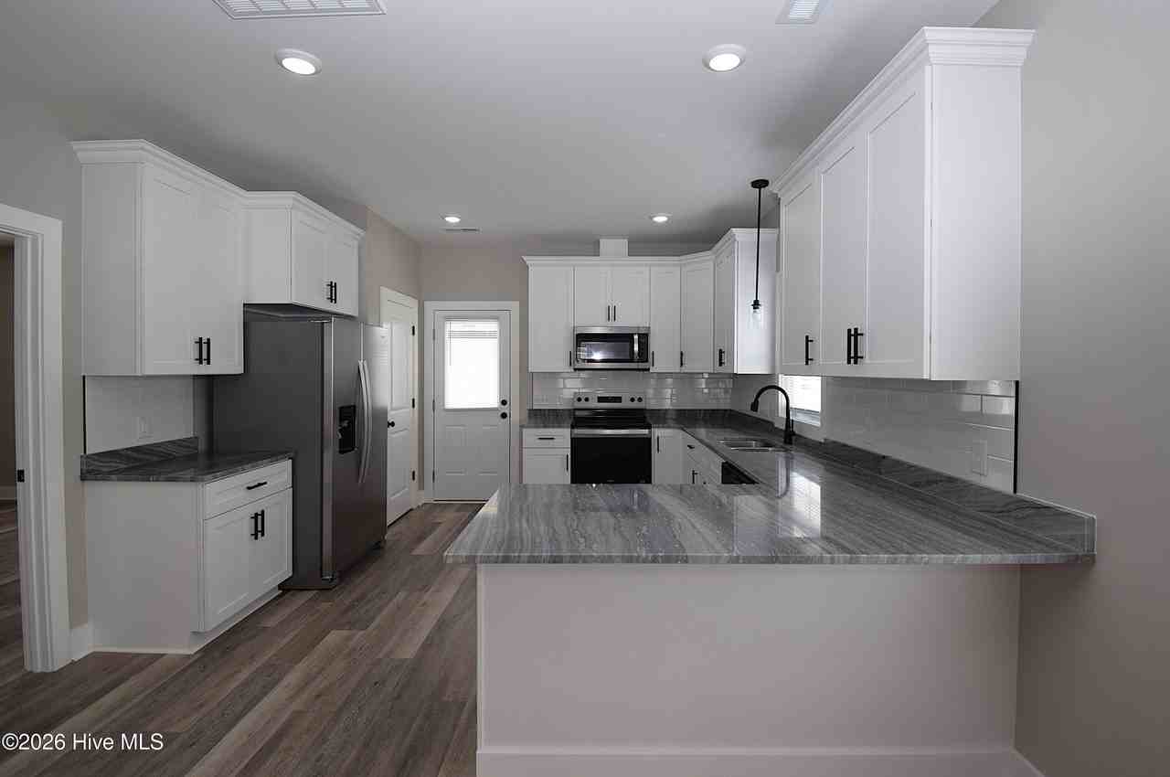621 Abigail Taylor Dr #B - Photo 7 of 25