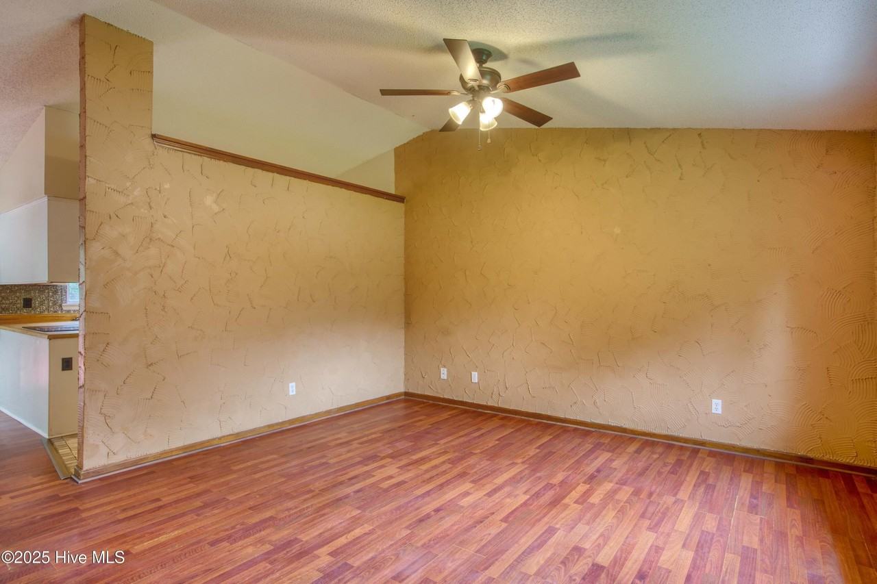 303 Sedgefield Ct - Photo 3 of 22