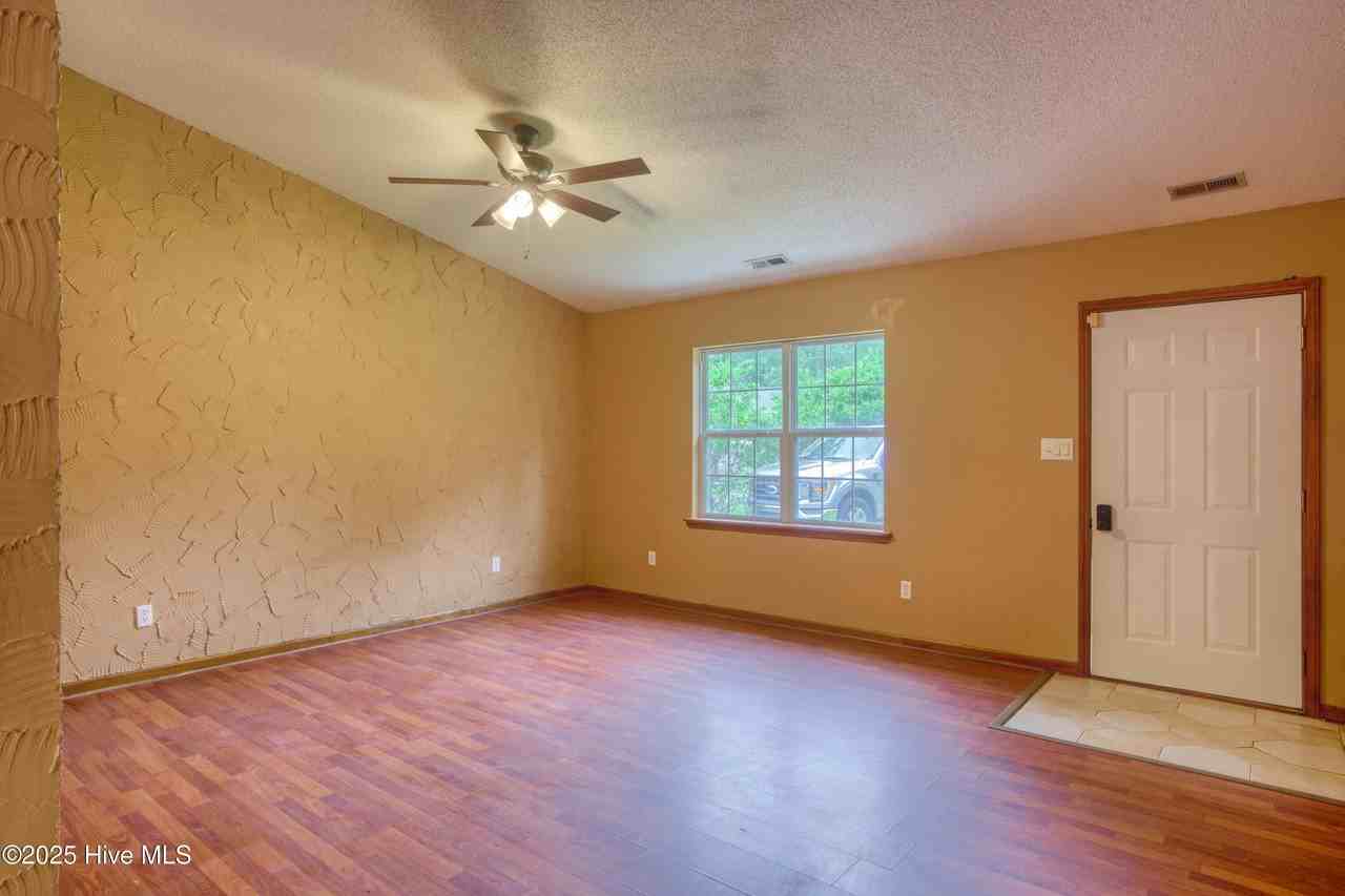 303 Sedgefield Ct - Photo 4 of 22