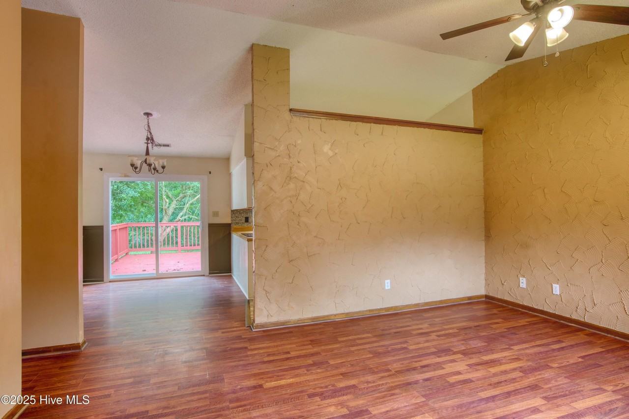 303 Sedgefield Ct - Photo 6 of 22