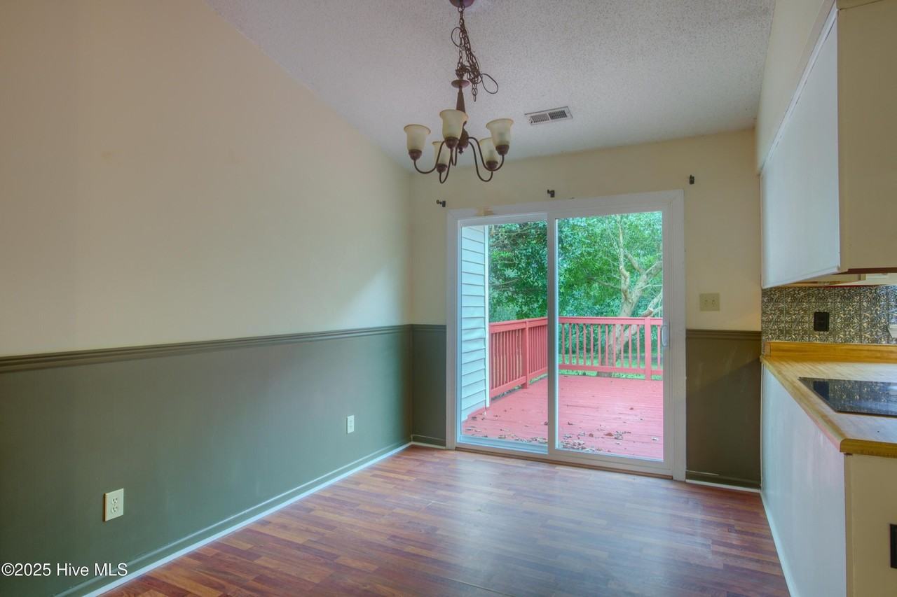 303 Sedgefield Ct - Photo 7 of 22