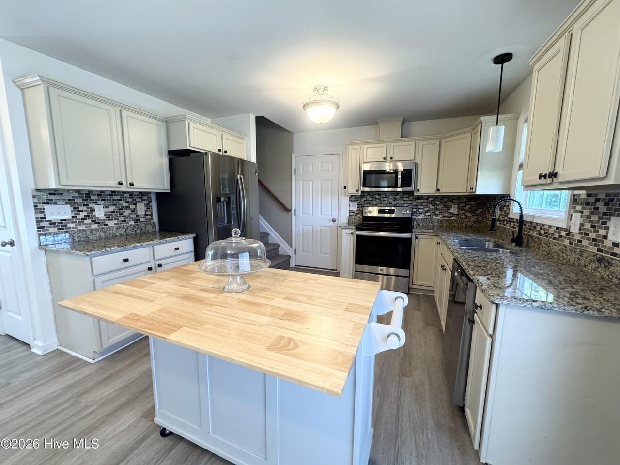 302 Kingswood Blvd - Photo 2 of 14