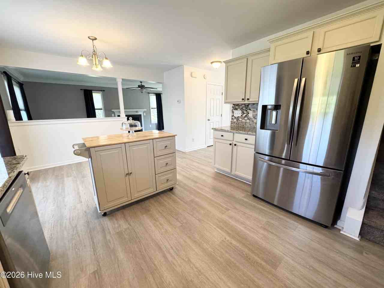 302 Kingswood Blvd - Photo 3 of 14