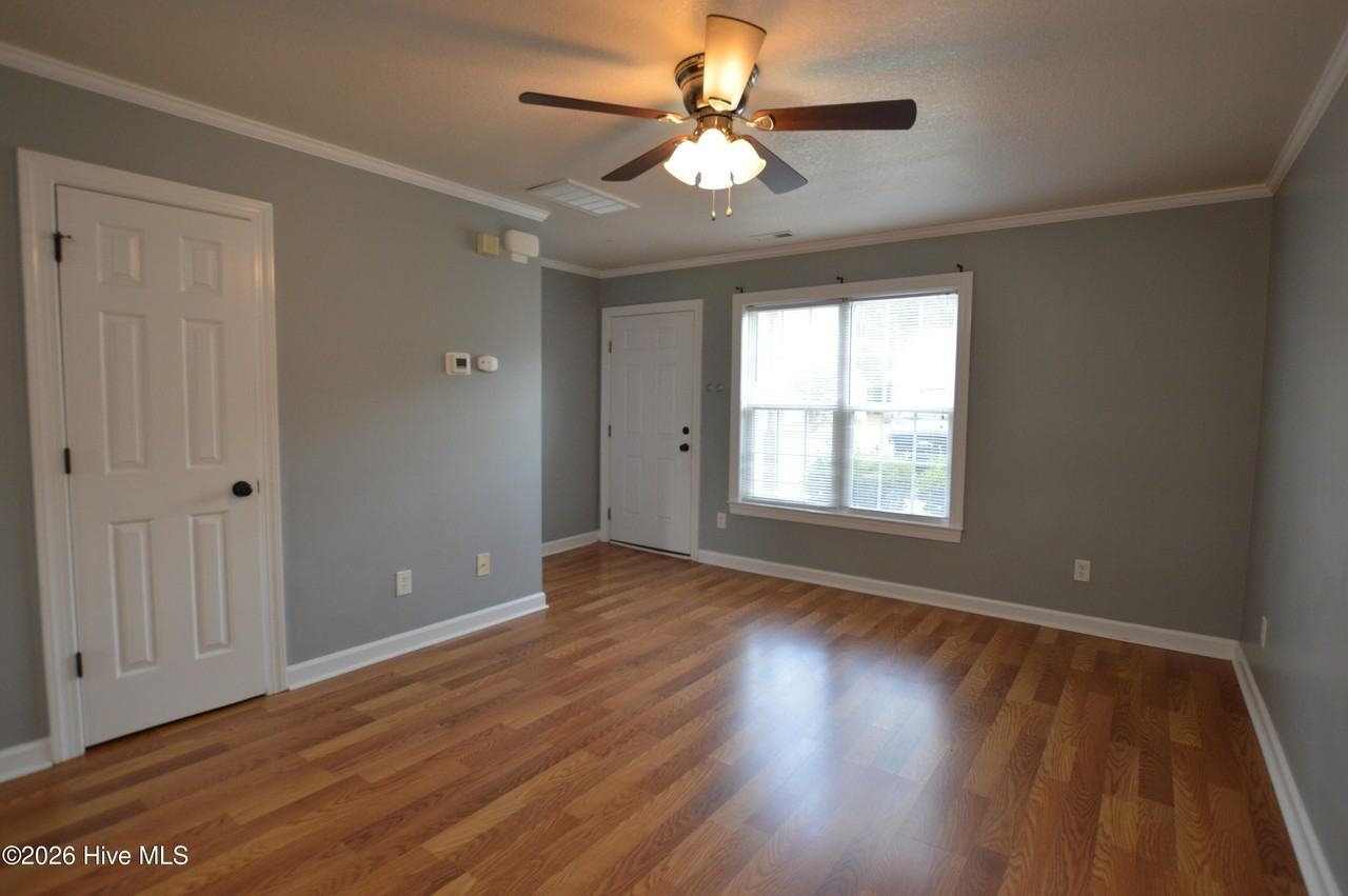 905 Springwood Dr - Photo 3 of 19