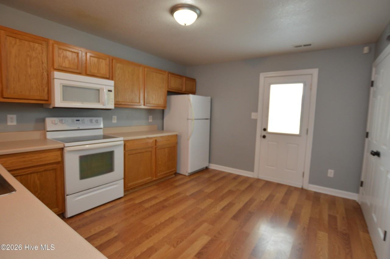 905 Springwood Dr - Photo 4 of 19