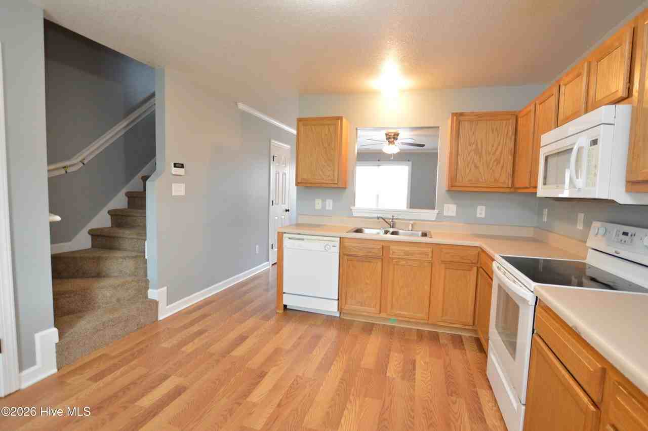 905 Springwood Dr - Photo 5 of 19