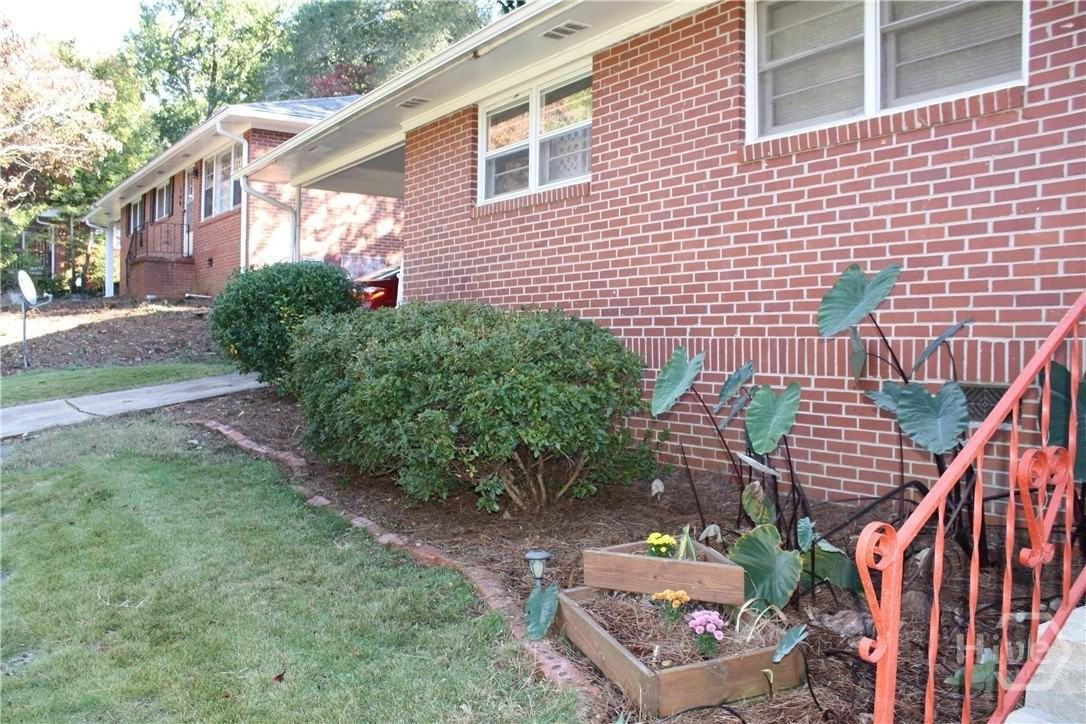 566 Woodland Hills Dr - Photo 3 of 17