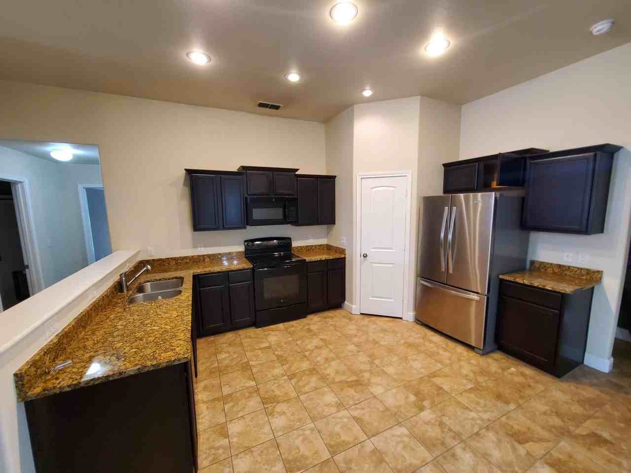 5602 111th St - Photo 5 of 18