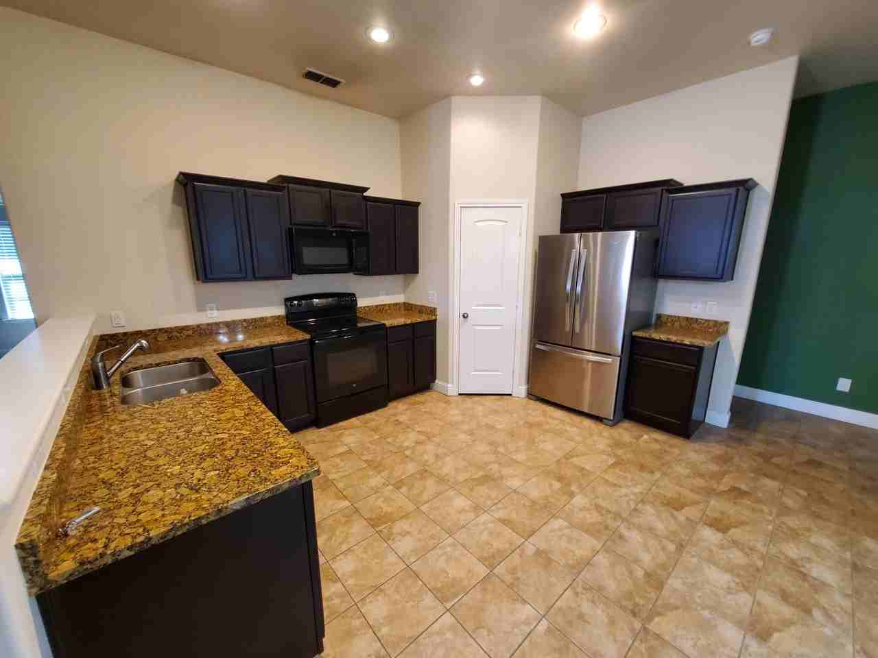 5602 111th St - Photo 6 of 18