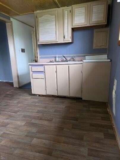 200 Liberty St Apt 4 - Photo 6 of 8