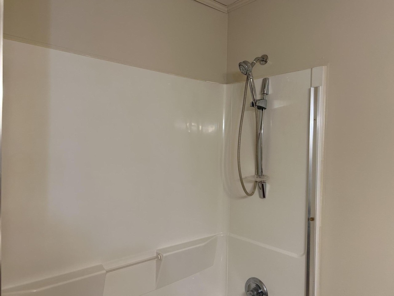 812 Springmont Dr - Photo 2 of 14