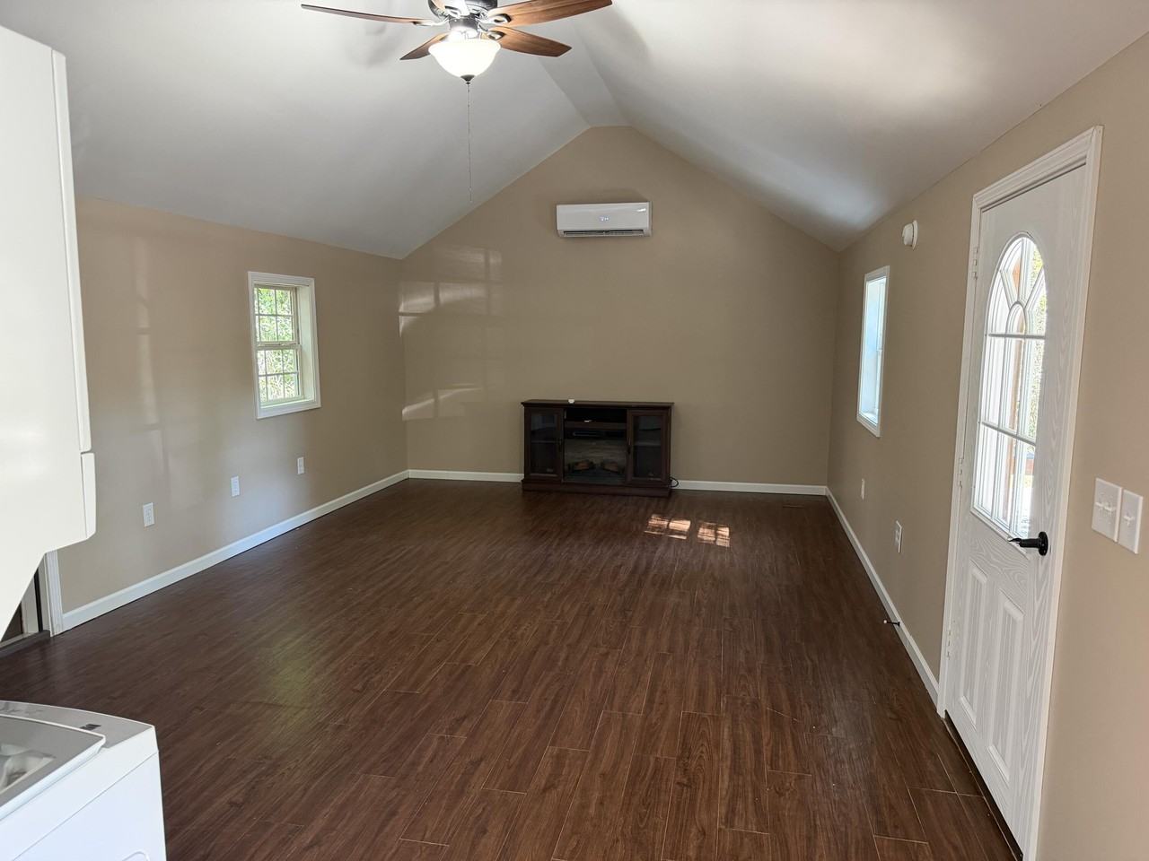 420 Paradise Rd - Photo 2 of 12