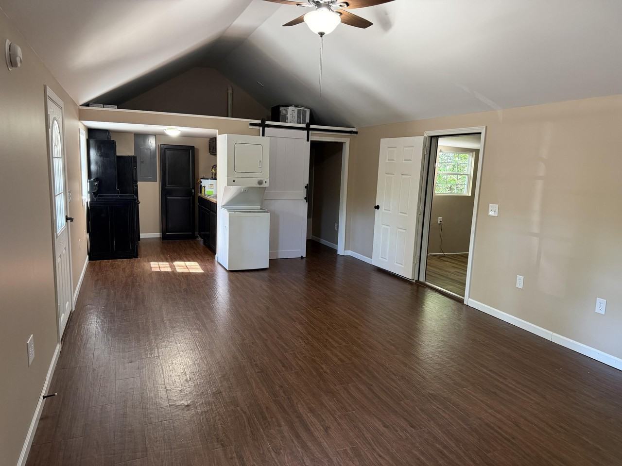 420 Paradise Rd - Photo 3 of 12