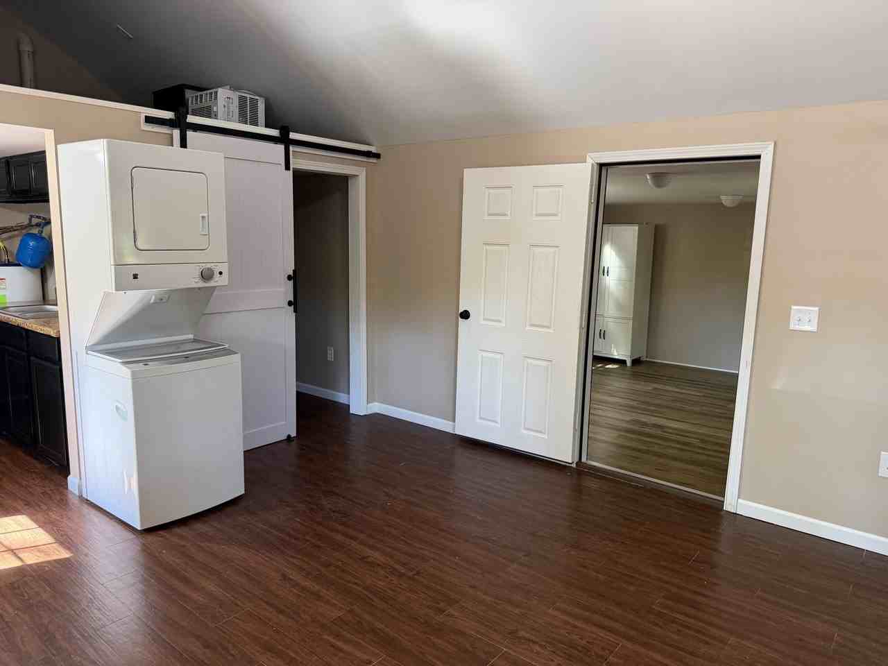420 Paradise Rd - Photo 4 of 12