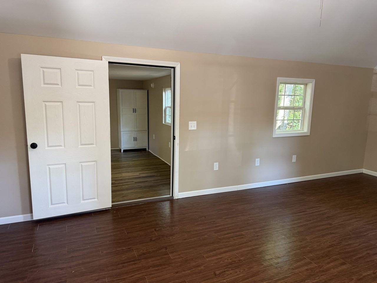 420 Paradise Rd - Photo 7 of 12