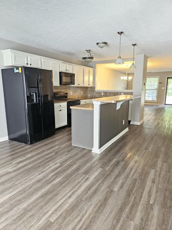 680 Lucille Dr - Photo 4 of 18
