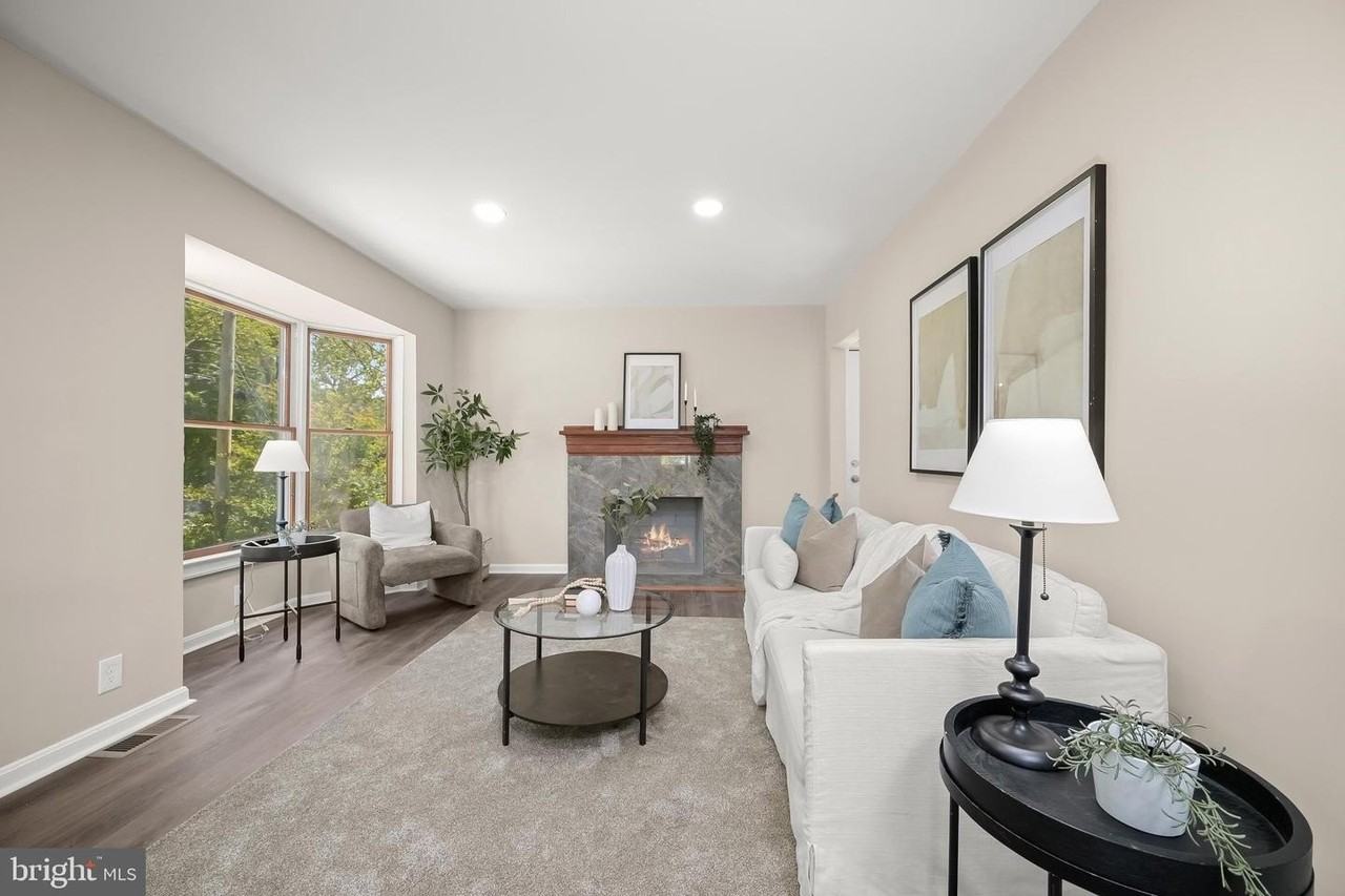 10128 Hereford Pl - Photo 2 of 50