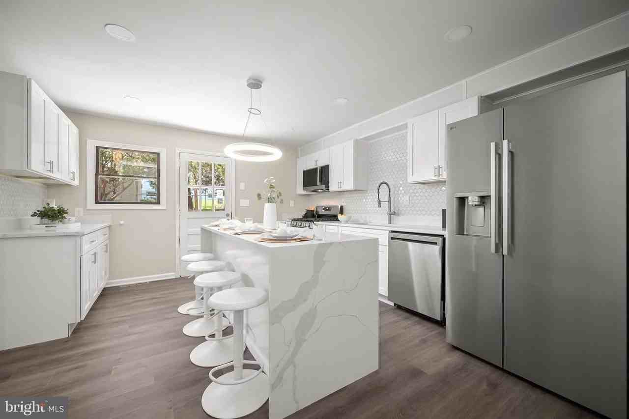 10128 Hereford Pl - Photo 4 of 50