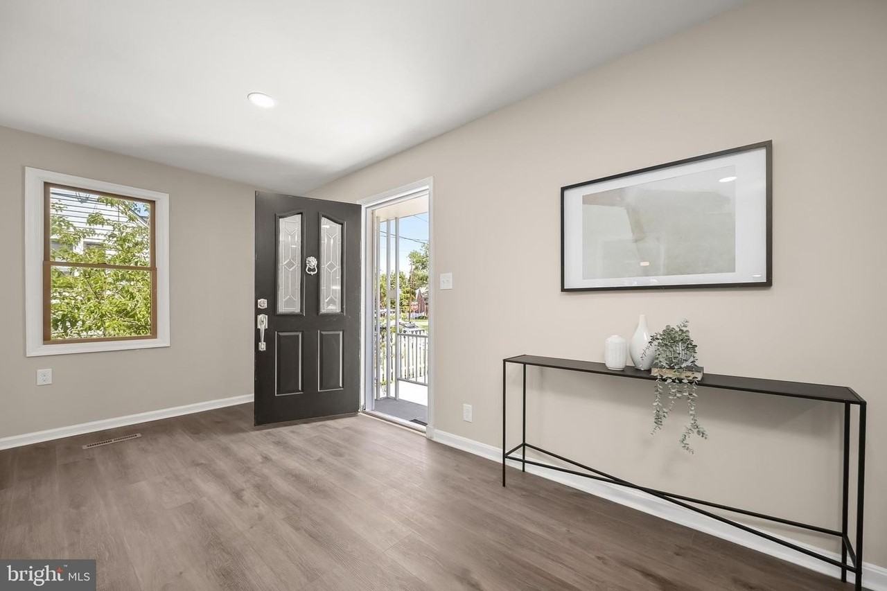 10128 Hereford Pl - Photo 7 of 50