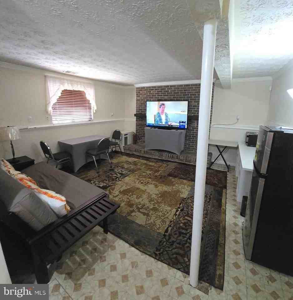 400 Beech St - Photo 2 of 13