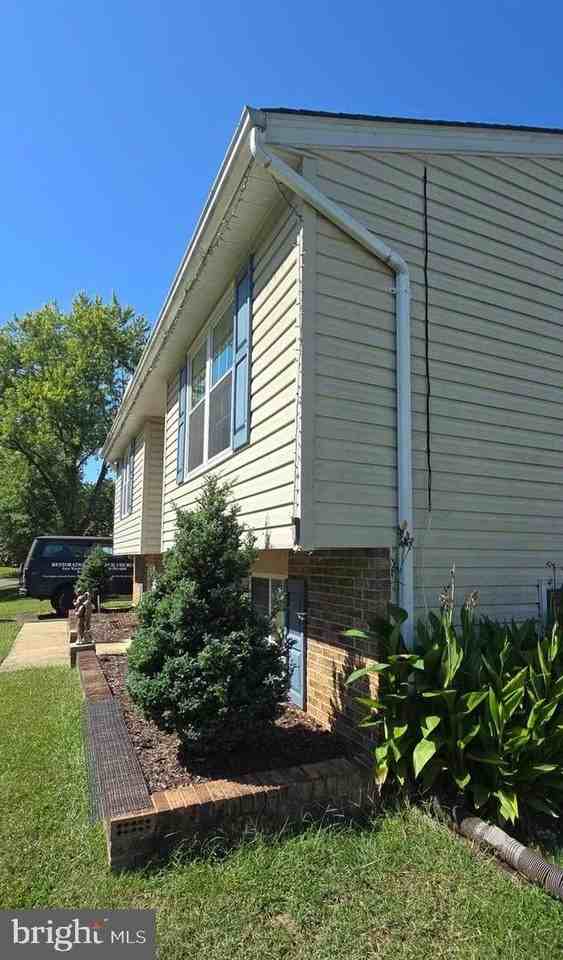 400 Beech St - Photo 3 of 13