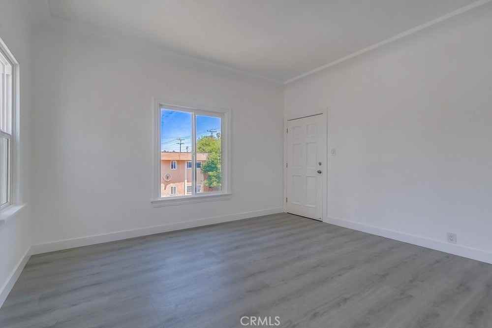 1009 Coronado Ave - Photo 5 of 37