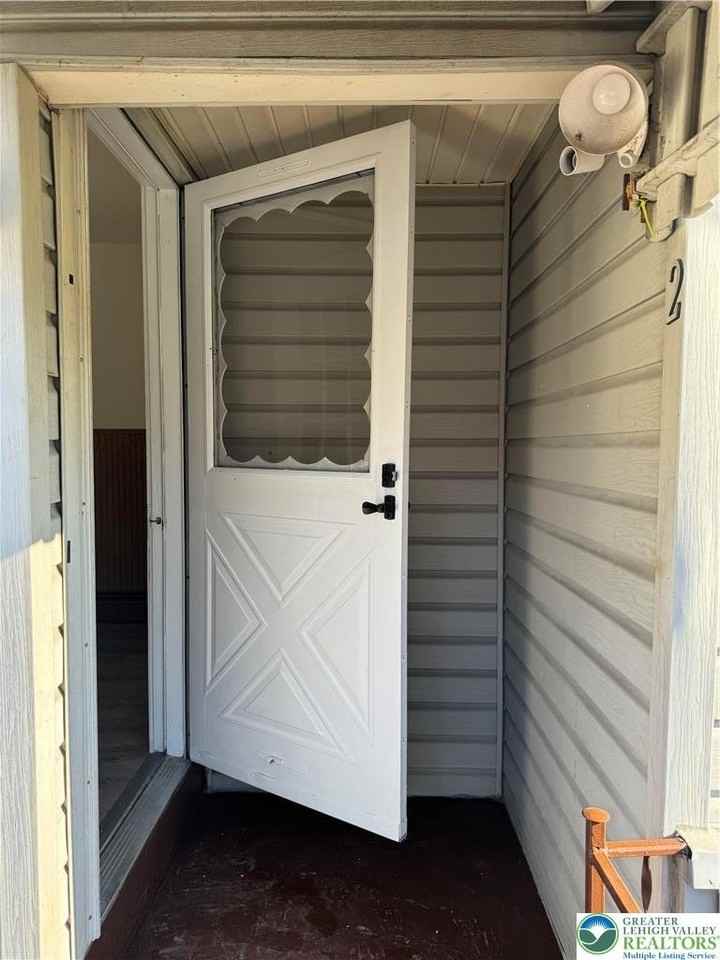 516 Heckman Ave - Photo 4 of 17