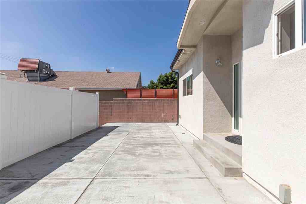 1135A E Windsor Rd - Photo 2 of 26