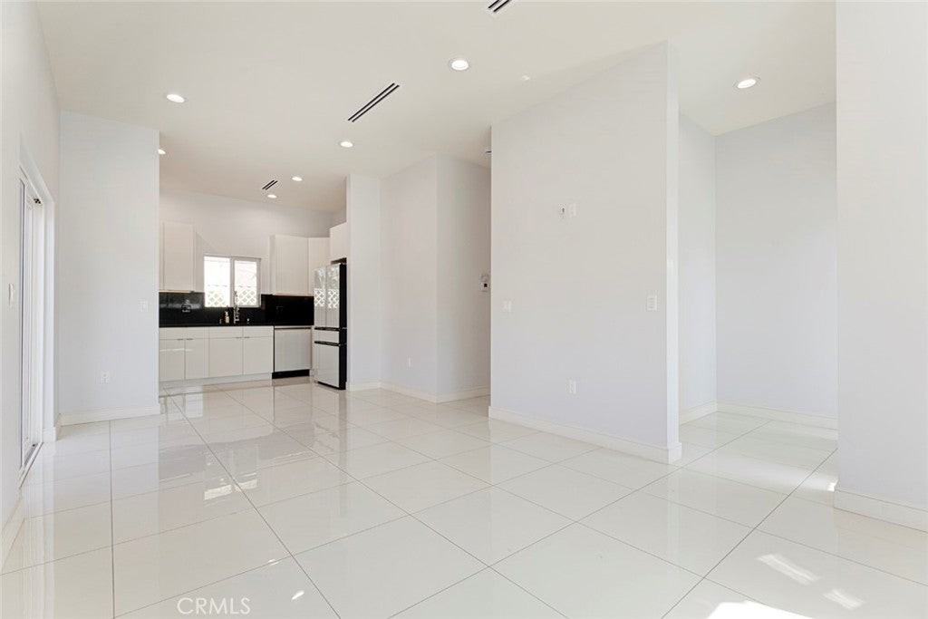 1135A E Windsor Rd - Photo 6 of 26