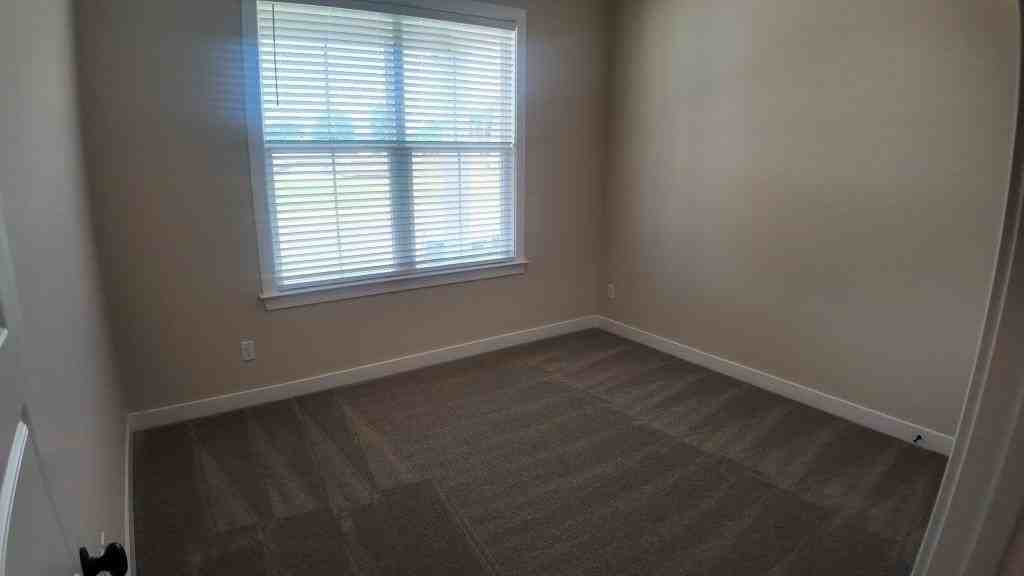 5698 Ardsley Dr E - Photo 7 of 20