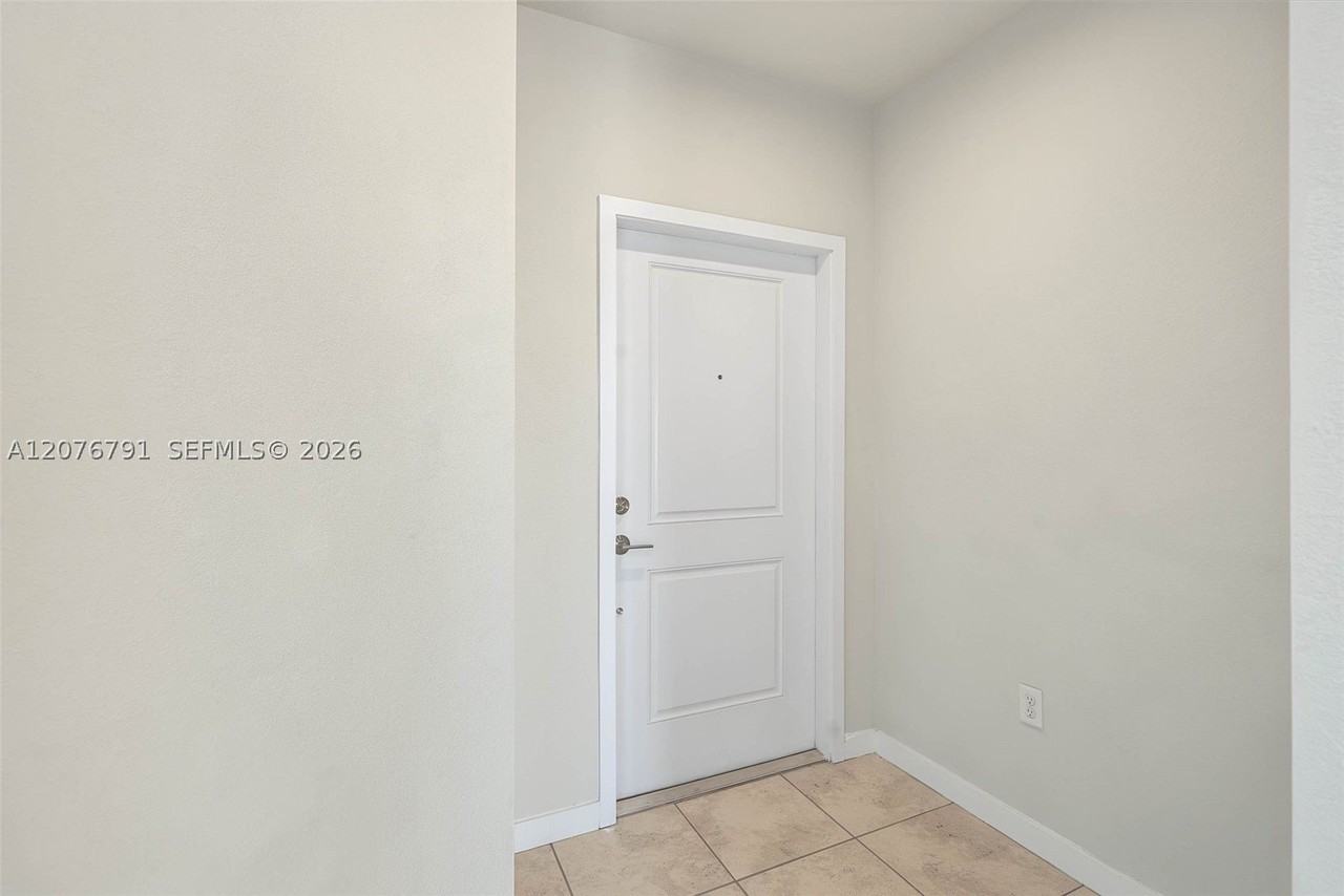 446 Nw 11th Ave #446 - Photo 3 of 27