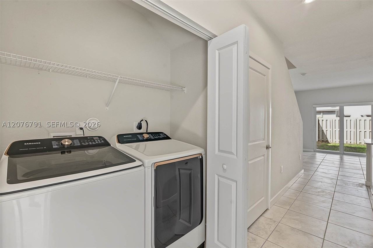 446 Nw 11th Ave #446 - Photo 4 of 27
