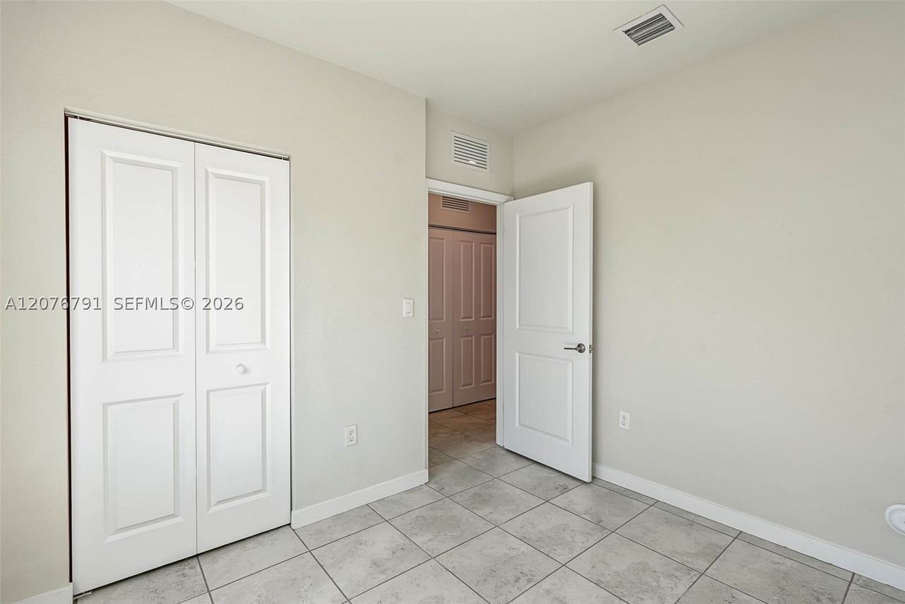 446 Nw 11th Ave #446 - Photo 6 of 27