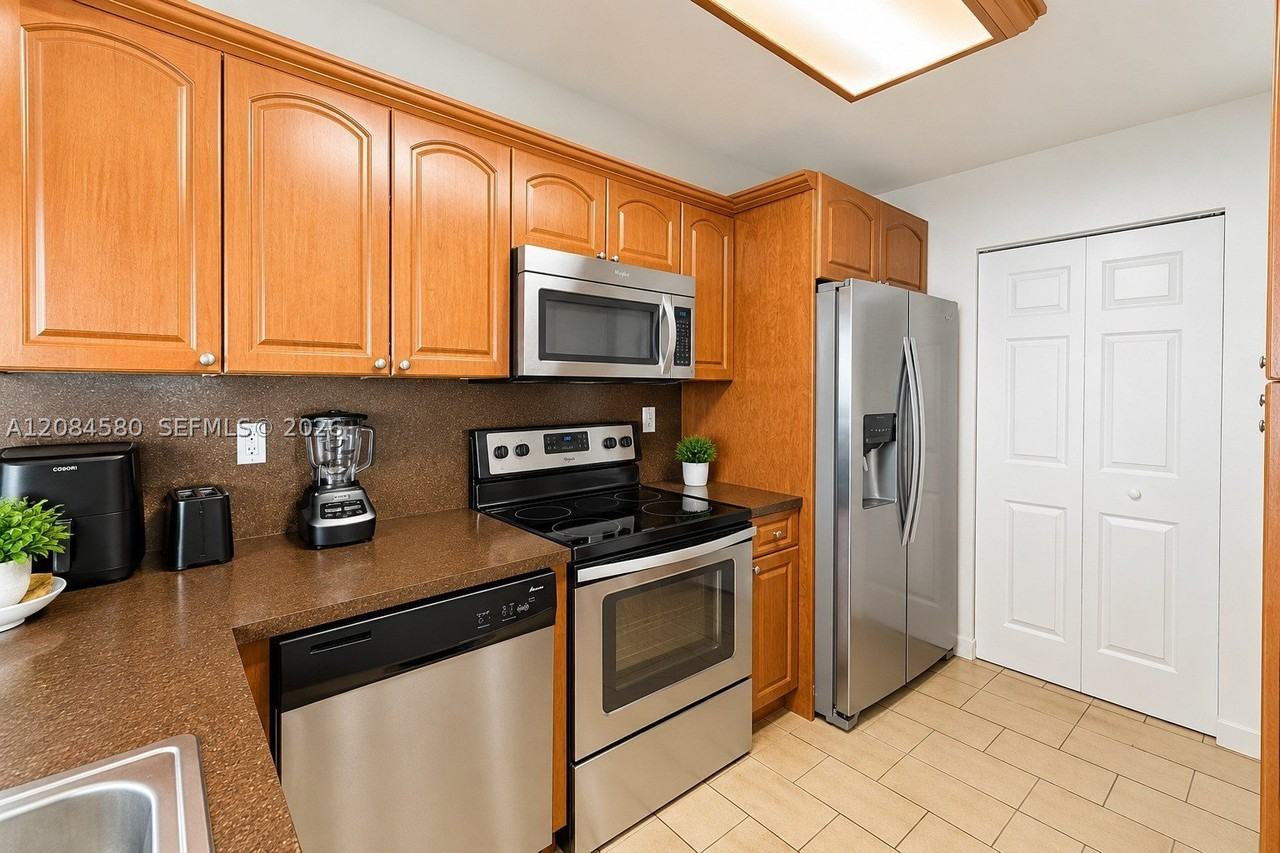 1401 W Golfview Dr #0 - Photo 2 of 22