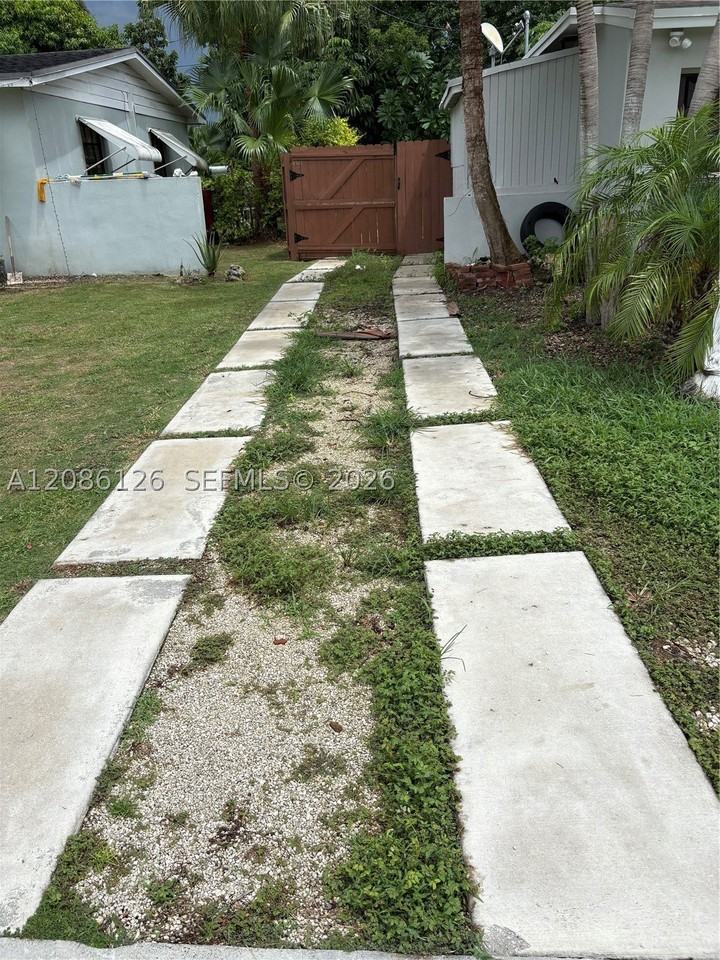 1561 Nw 8th Ter #1561 - Photo 3 of 23