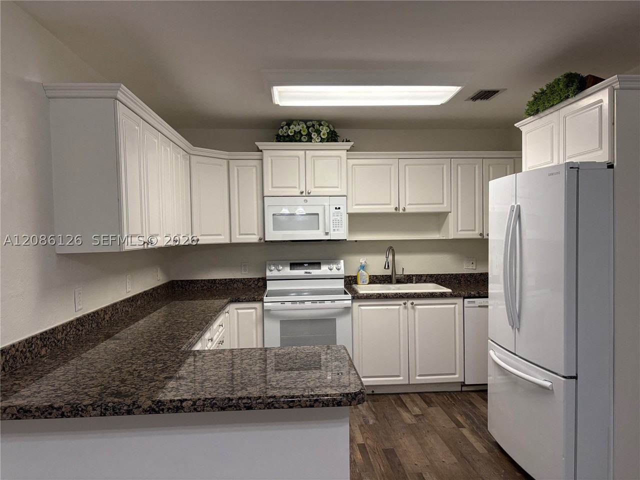 1561 Nw 8th Ter #1561 - Photo 5 of 23