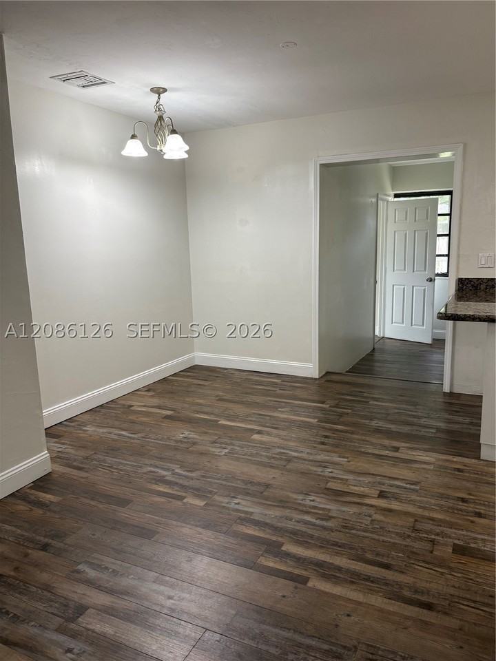 1561 Nw 8th Ter #1561 - Photo 7 of 23
