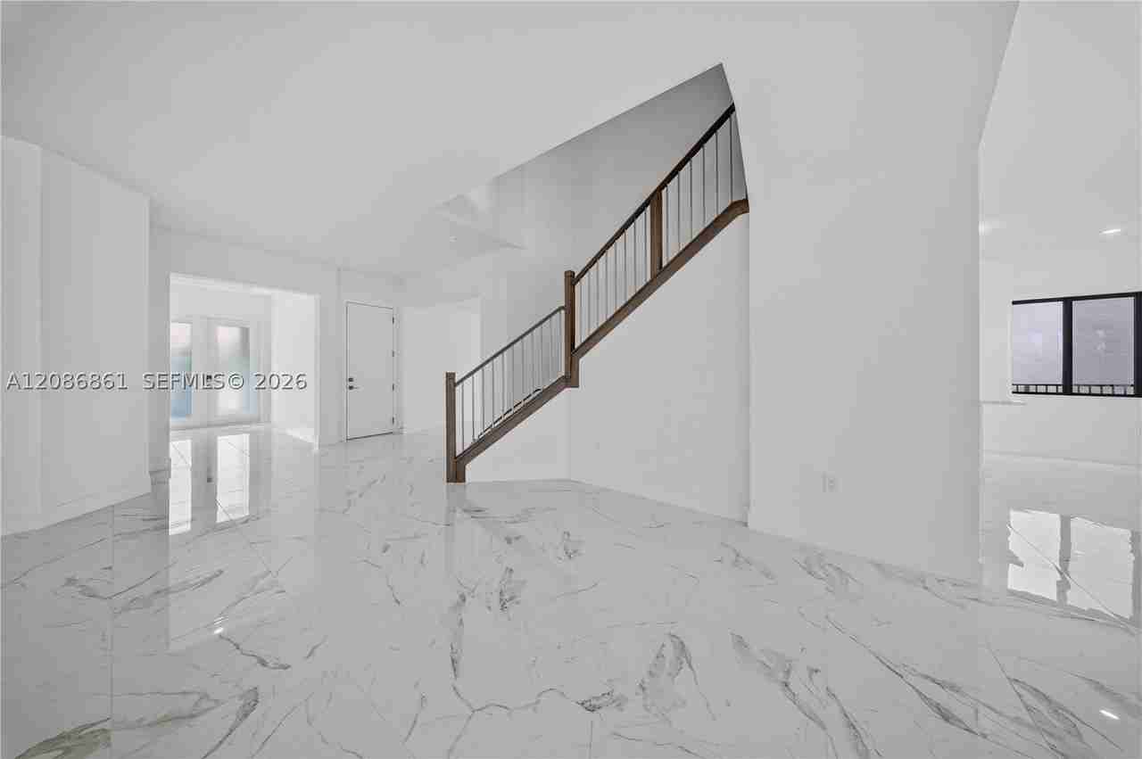 19638 Ne 14th Ave #19638 - Photo 6 of 50