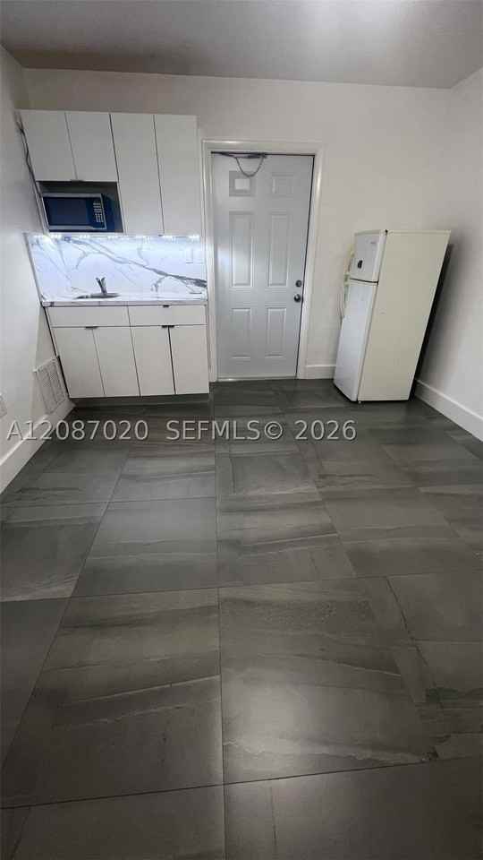 6851 Sw 28th St #0 - Photo 3 of 13